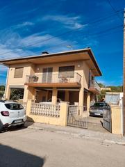 Casa  Carrer de l'anec capblanc. Casa indeoendiente, con piscina privada, parcela con frutales y