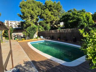 Maison à Segur de Calafell Nucli Urbà. Tu refugio junto al mar ático con solárium privado a solo 3 minu
