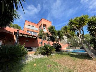 Xalet  Avinguda marca hispànica. Casa independiente venta, segur de dalt, 256 útiles,3 hab,3 baño