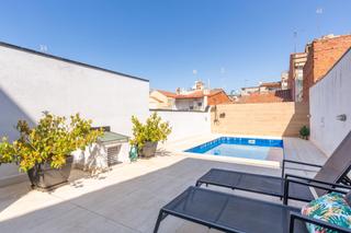 Casa a Carrer antoninus pius,d' 86. De somni amb piscina i gran garatge