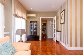 Flat in Calle corts catalanes 415. Elegancia i funcionalitat