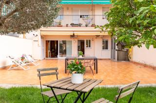 Planta baixa a Calle de galileu 341. Jardí privat amb espai verd únic  i amb pàrquing