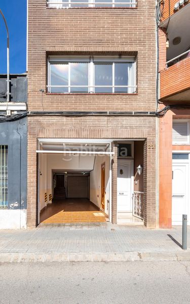 Foto b531129b-5e8a-455a-bbab-3e57888f8b17. Casa amb aparcament a Cementiri Vell Terrassa
