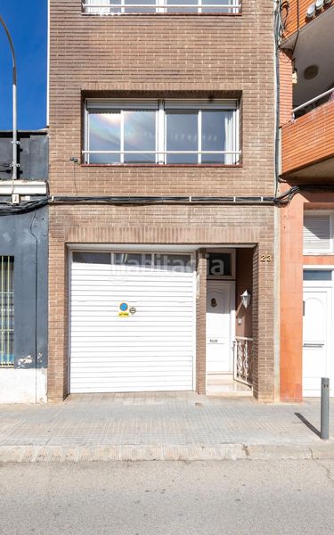 Foto c9e5399b-fc89-445c-82dc-a531d7d20458. Casa amb aparcament a Cementiri Vell Terrassa