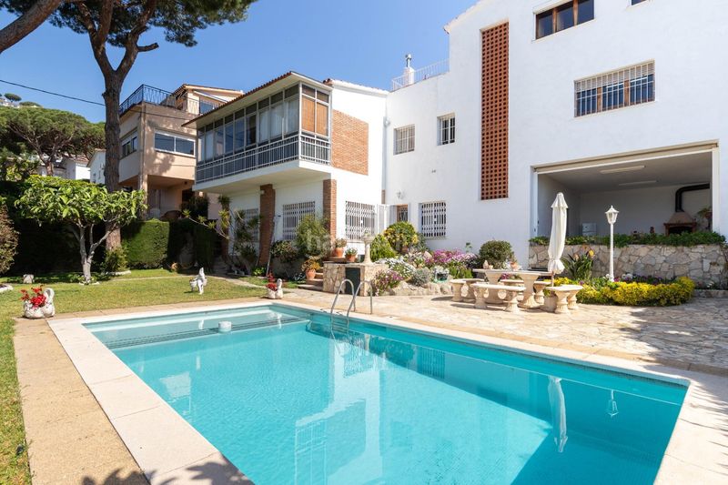 Foto 3c4f4c4e-e19d-46af-9e70-4e69463a91d4. Casa amb aparcament piscina a Premià de Dalt