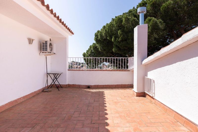 Foto 4fd40de3-72d3-449c-b61b-f9aec9a79444. Casa amb aparcament piscina a Premià de Dalt