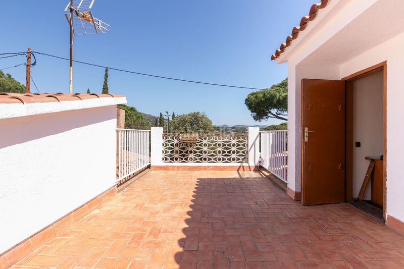 Foto 54739d94-1e64-4a8c-9e76-056678e4f397. Casa amb aparcament piscina a Premià de Dalt
