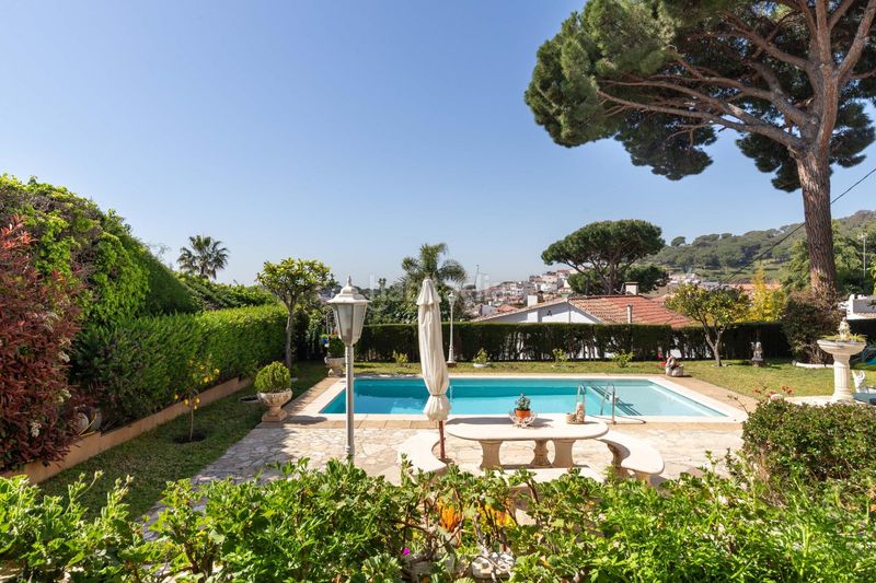 Foto 74459ffb-0e8f-4585-a198-15614b22179f. Casa amb aparcament piscina a Premià de Dalt