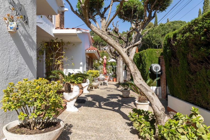 Foto f184c2ff-d89c-46c2-a752-797af73b7eee. Casa amb aparcament piscina a Premià de Dalt