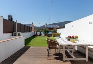 Haus in Viladecavalls. 2 joies de la corona espectaculars