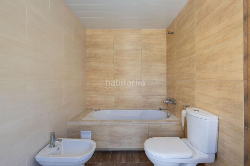 Foto 41a6ea92-2c0b-4fac-a1d6-43117e63b2f2. Pis amb calefacció aparcament piscina a Can Roca Terrassa