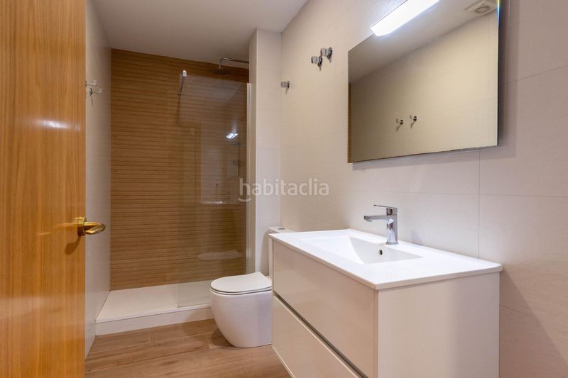 Foto f60b0933-b0d4-4a83-a6ad-a985f2c53c6f. Pis amb calefacció a Ca n'Aurell Terrassa