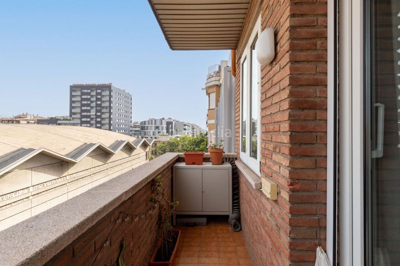 Foto 17cf0bad-6f11-4ab5-8718-2c78f4c3033c. Àtic amb aparcament a La Nova Esquerra de l´Eixample Barcelona