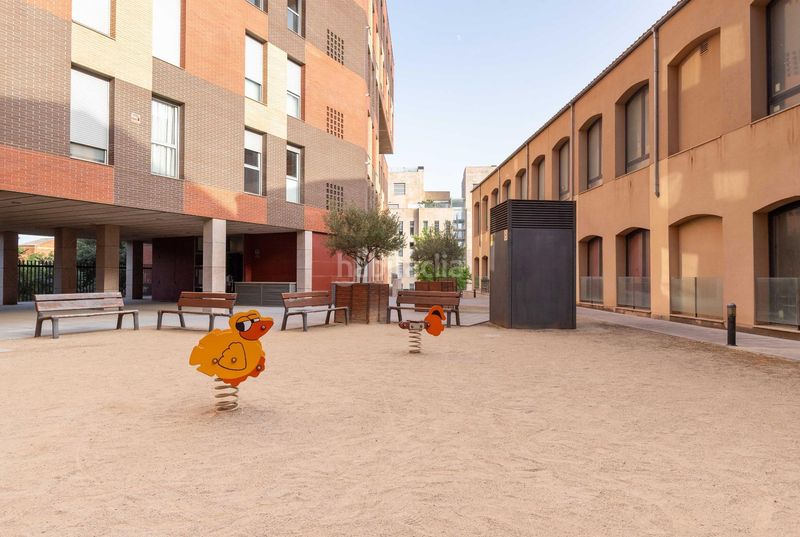 Foto 90c4b4c4-cd69-4dab-bd1b-ab5945c428eb. Pis a carrer fronto a Barri del Centre Terrassa