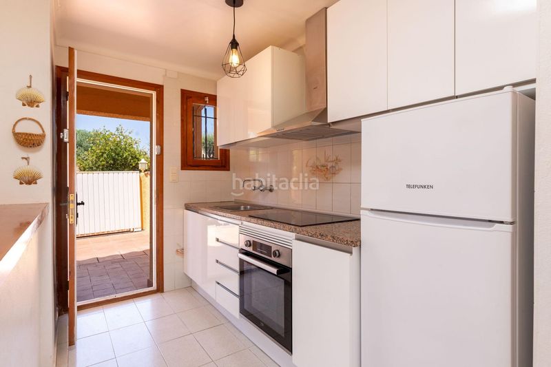 Foto 5f2a4418-66b2-475d-81f8-1891baf5efea. Casa amb aparcament piscina a Riells Escala (L´)