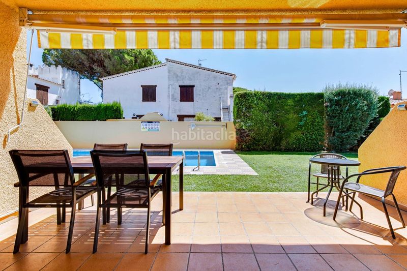 Foto b8eef1f9-46f6-4d7a-b5e5-e87702b875e1. Casa amb aparcament piscina a Riells Escala (L´)