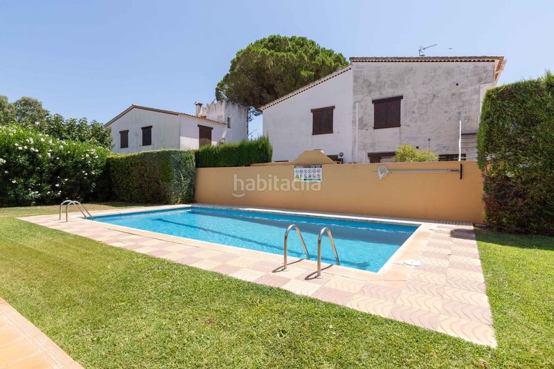 Foto f4a22ffc-ee39-439f-a79a-e3e1cd542363. Casa amb aparcament piscina a Riells Escala (L´)