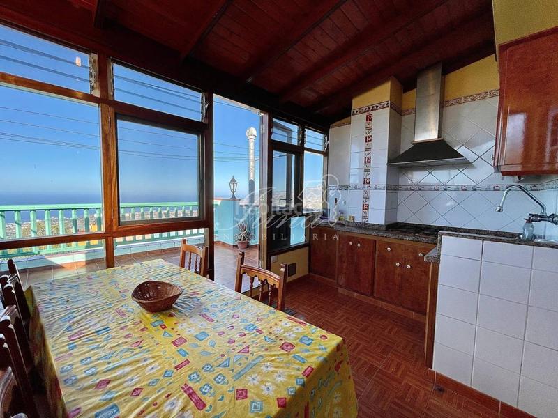 Foto 6f631a8b-2c5f-477e-9fb2-eb1c39634aef. Semi detached house with parking in La Perdoma - San Antonio - Benijos Orotava (La)