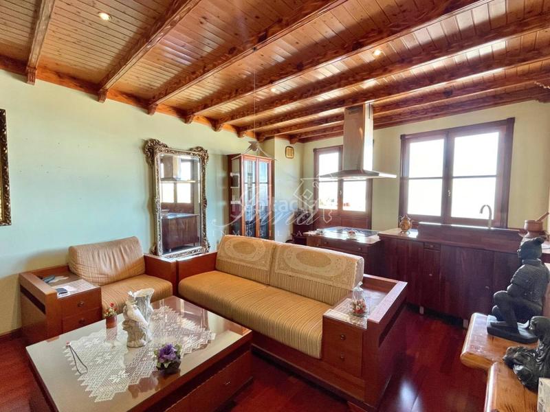 Foto 6fda4e71-42ee-42ef-be5d-22f666978223. Semi detached house with parking in La Perdoma - San Antonio - Benijos Orotava (La)