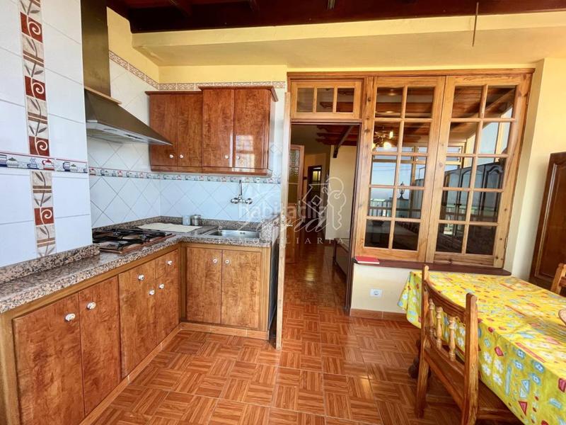 Foto 9a777a15-8dd3-4562-85a2-f6ae780a2fc3. Semi detached house with parking in La Perdoma - San Antonio - Benijos Orotava (La)