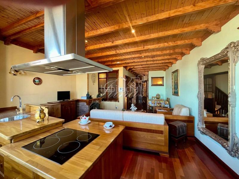 Foto d0085f1b-c2ef-4e3f-ae3a-8cb379996e6e. Semi detached house with parking in La Perdoma - San Antonio - Benijos Orotava (La)