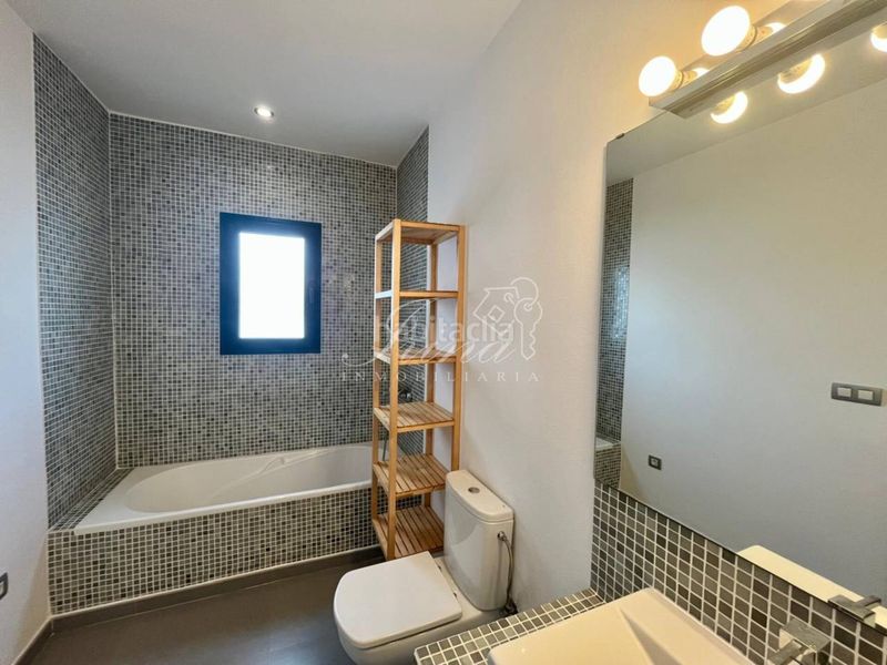 Foto 02910d7a-06bd-4f40-bda4-ab0bf0fa5922. Xalet amb aparcament a Paso (El)