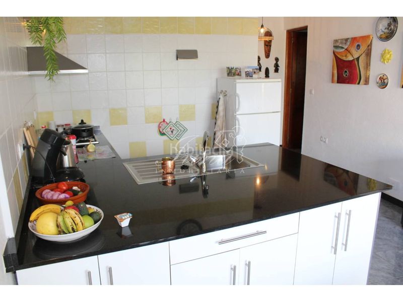 Foto a57f01f2-7096-47a7-a1f6-531bd78ce91d. Casa aparellada amb aparcament a Paso (El)