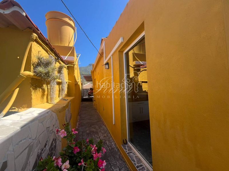 Foto bef8dd61-271e-4ad2-b2ae-dee508d54708. Casa aparellada amb aparcament a Paso (El)