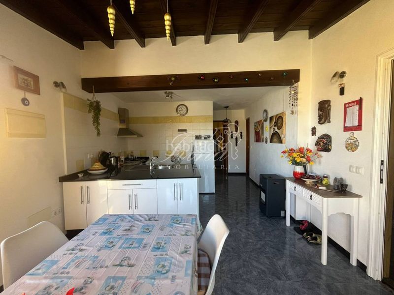 Foto f92b82c2-0ecd-4d43-b339-fb520a270803. Casa aparellada amb aparcament a Paso (El)