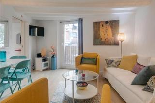Pis  Carrer dels còdols. ¡descubre la joya del barrio gótico en barcelona!