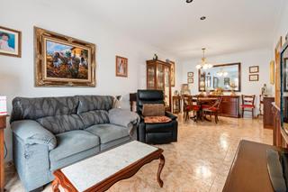 Appartement  Carrer uva. Piso en venta con terraza y solárium privado.