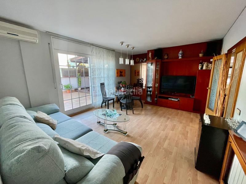 Foto 0b6151c7-d836-44e2-abd4-df57a4b183de. Etagenwohnung mit parking in Bufalà Badalona