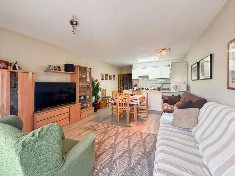 Foto 8b74943a-4e2b-48da-9fba-dd83c2860823. Pis amb piscina a Poblenou Pineda de Mar