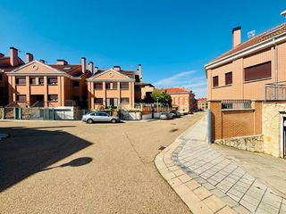 Casa aparellada a Cistérniga. Casa en venta en cistérniga