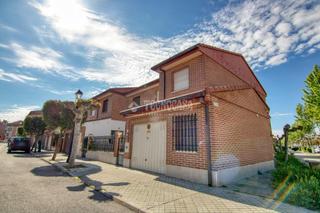 Maison jumelée à Laguna de Duero. Casa en venta en laguna de duero