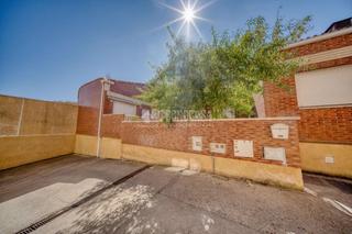Maison jumelée à Villanubla. Casa en venta en villanubla