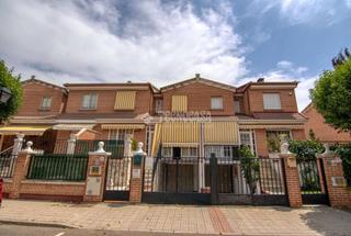 Maison jumelée à Laguna de Duero. Casa en venta en laguna de duero