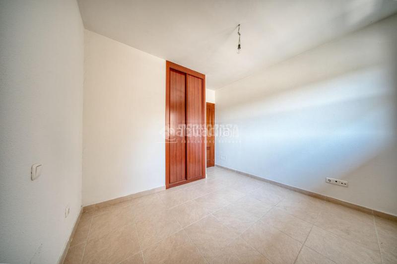 Foto 4b0bf1e7-a81c-4cd7-9e03-75eb23b81cd7. Casa aparellada amb calefacció aparcament a Laguna de Duero