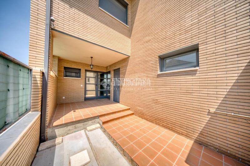 Foto 656473c7-0f23-4345-bca7-ae0f3a2ba184. Casa aparellada amb calefacció aparcament a Laguna de Duero