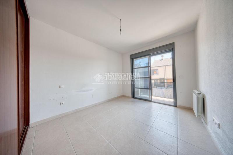 Foto c1e6e90b-b9cc-4584-8c6c-5a6f1da464f3. Casa aparellada amb calefacció aparcament a Laguna de Duero