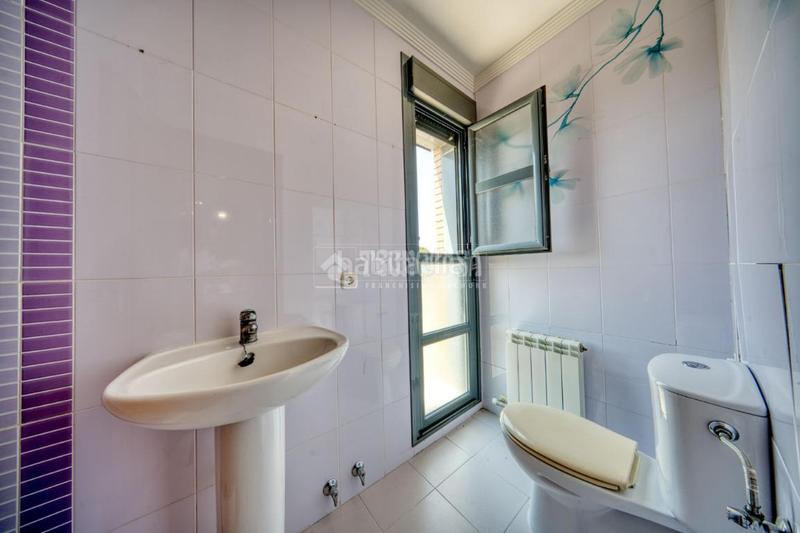Foto c5784d55-cd0c-4baf-a771-629e3fd8ba6f. Casa aparellada amb calefacció aparcament a Laguna de Duero