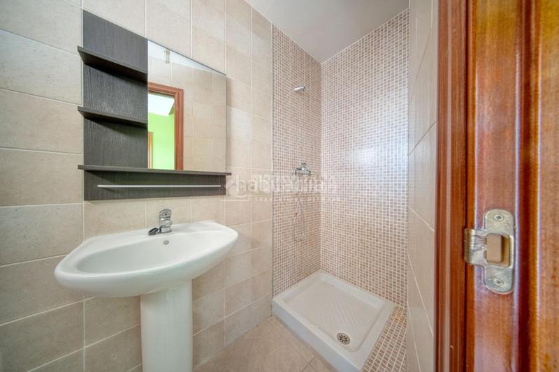 Foto eb2cf0fb-f6ef-4489-b139-aaaab796bf32. Casa aparellada amb calefacció aparcament a Laguna de Duero