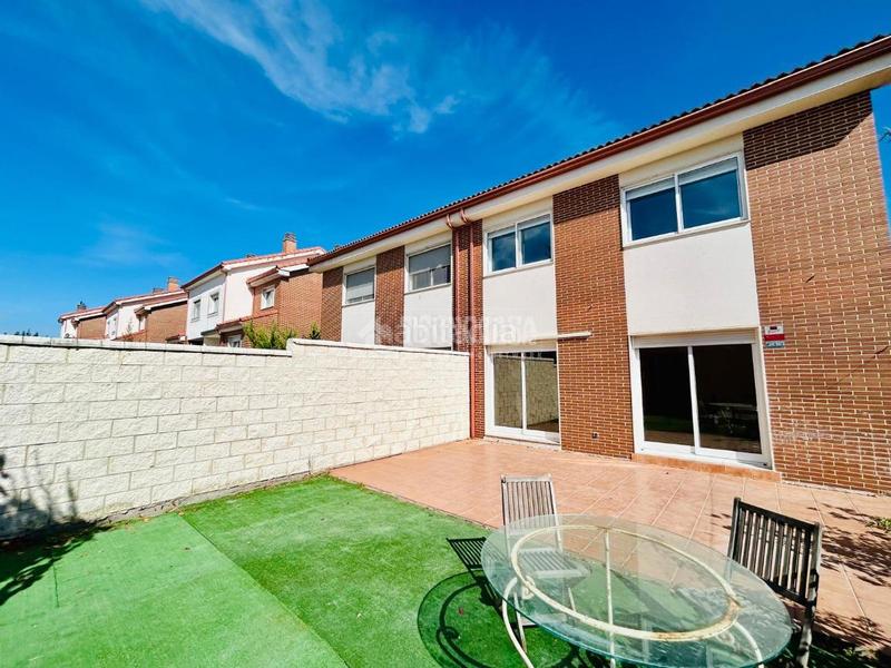 Foto 2f28e72e-0653-4879-840e-83409b8ee1ad. Casa bifamiliare con parcheggio in Boecillo