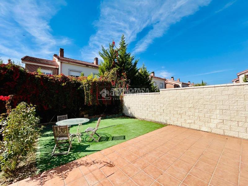 Foto 4f50e0bc-6d2c-40ac-aec2-6ff0c2e3b3b0. Casa bifamiliare con parcheggio in Boecillo