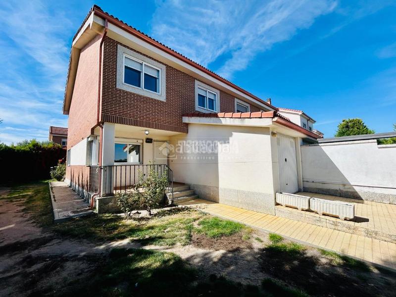 Foto 8c058656-8f18-4116-8a81-2a39a0d76b1a. Casa bifamiliare con parcheggio in Boecillo