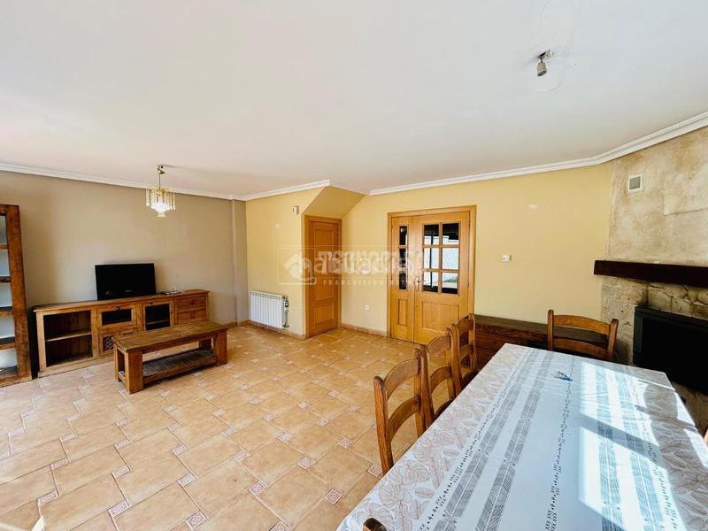 Foto b9232578-697e-44ca-802c-229f669f563a. Casa bifamiliare con parcheggio in Boecillo