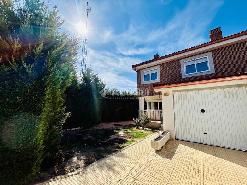 Foto ba3ed0d9-1c39-4e44-92fd-edbd1ff99263. Casa bifamiliare con parcheggio in Boecillo