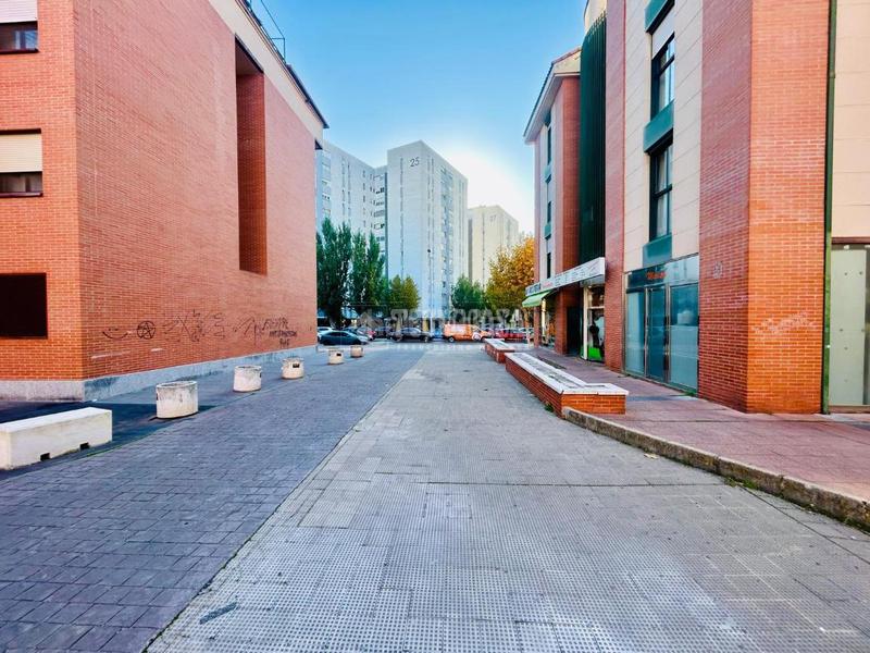 Foto 20033fa2-be1c-437c-94f4-dac09dbd2606. Parking voiture dans Laguna de Duero