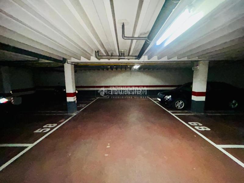 Foto 53aaa882-53db-4926-8e00-6dc45be63ba5. Parking voiture dans Laguna de Duero