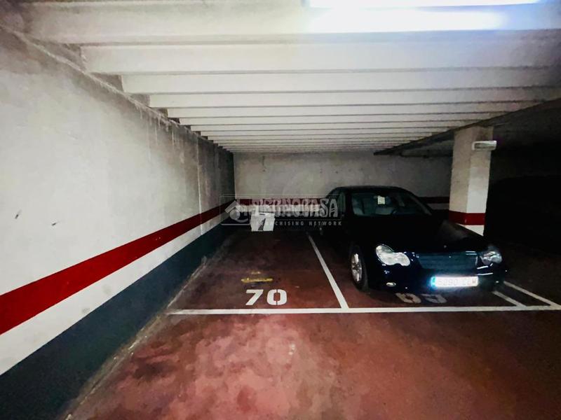 Foto 5742cd98-dbea-4462-8c39-def8a632caee. Parking voiture dans Laguna de Duero